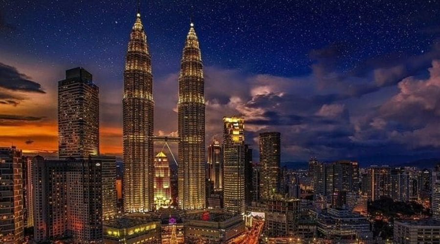 美股前瞻 | 三大股指期货全面上涨,美欧达成15%关税协议,“超级周”来临