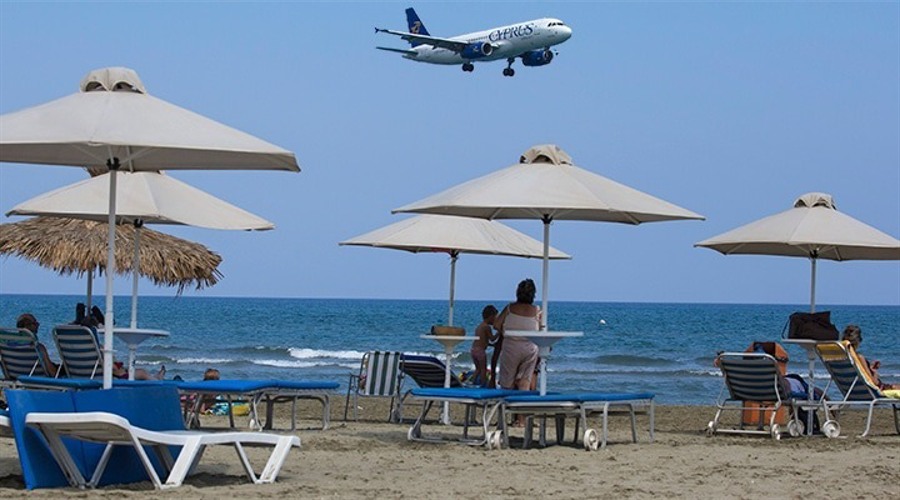 美股前瞻 | 三大股指期货全面上涨,美欧达成15%关税协议,“超级周”来临